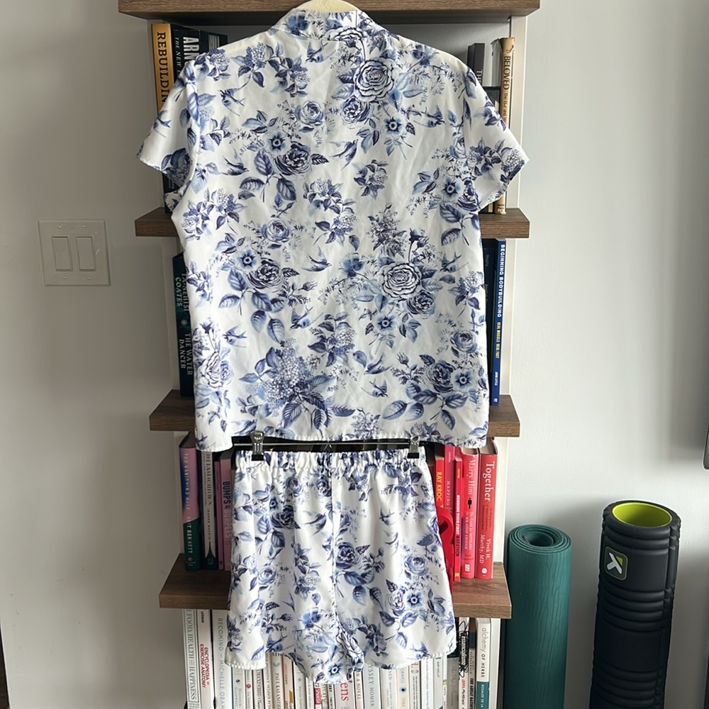 Floral Blue and White Women's Sleepwear Set - Picture 5 of 7